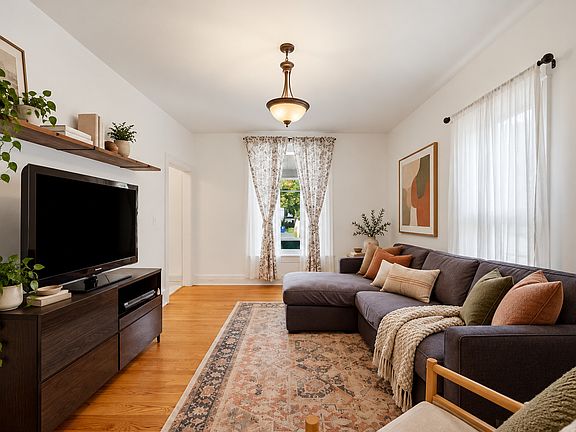 5th image of 602 S 5th Ave