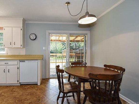 5th image of 1596 Amber Ln