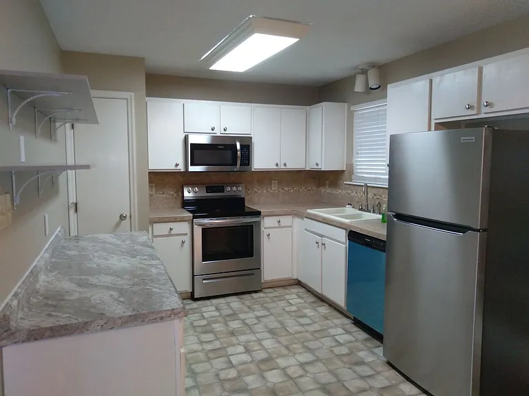 307 Kyle Dr — Photo 3