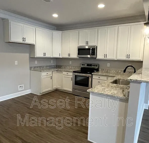 338 Broadberry Ave — Photo 4