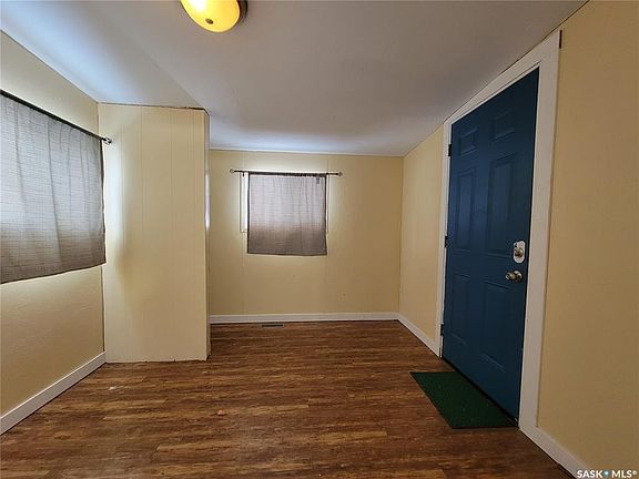 4th image of 4721 Barr Cres