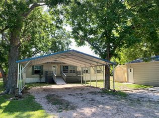 139 8th St N, Blessing, TX 77419