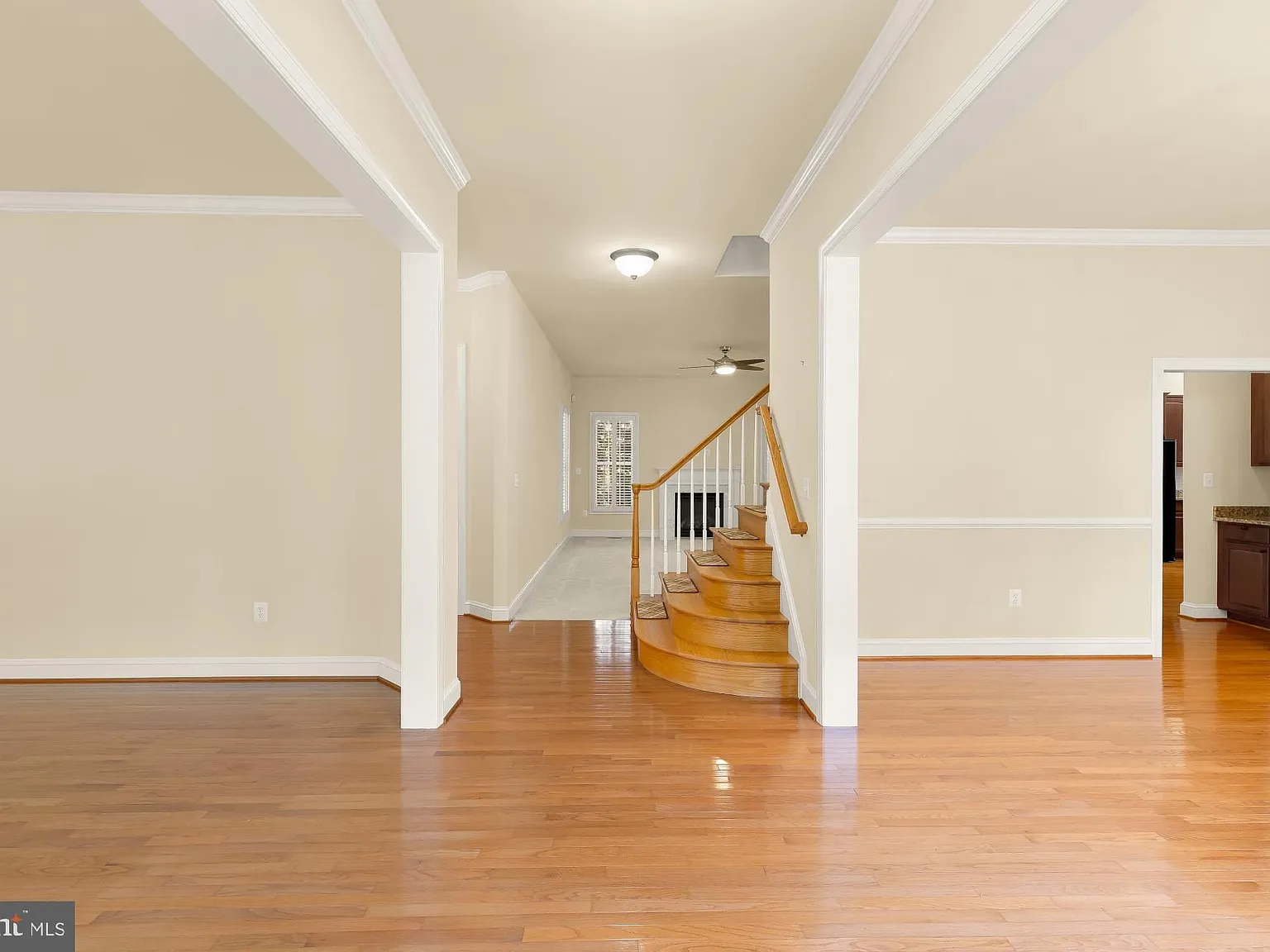 6 bed, 4.5 bath, 4328 sqft, $5,000 — Photo 2