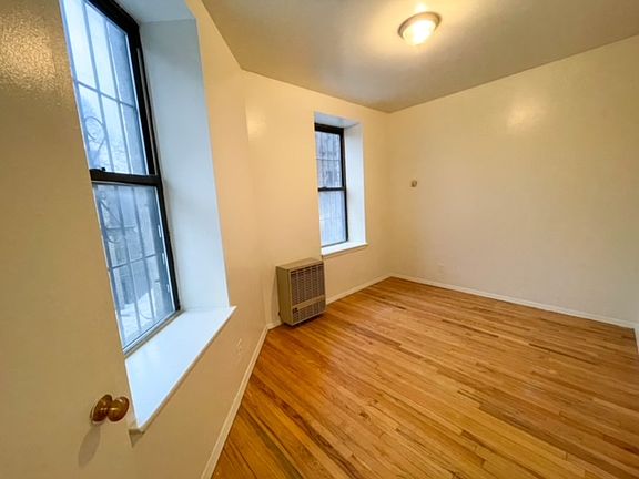 5th image of 67 W 109th St APT C
