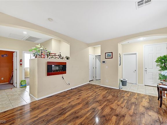 5th image of 9677 Vista Crest Ave