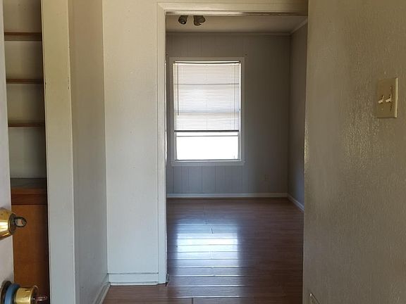 4th image of 846 W I Ave