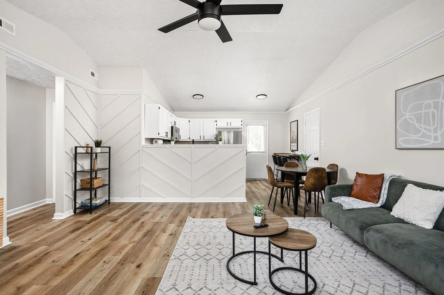 3 bed, 1.0 bath, $4,047 — Photo 4