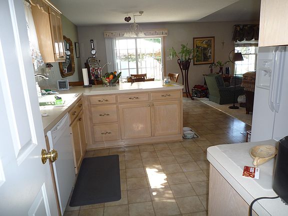 3rd image of 210 Curwick Dr