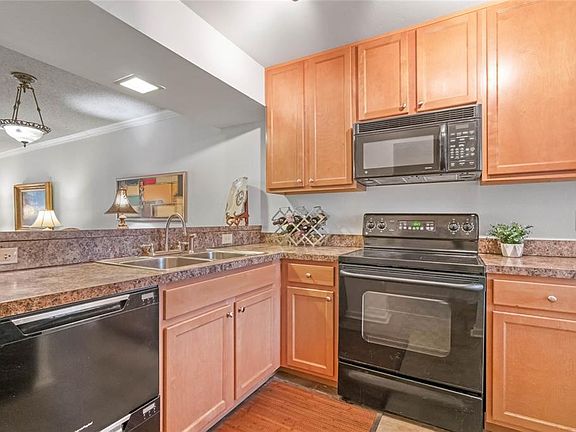 2nd image of 2824 Plaza Terrace Dr