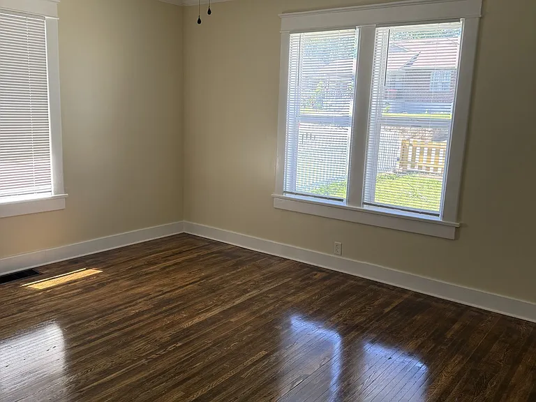 1813 Pearl St — Photo 7