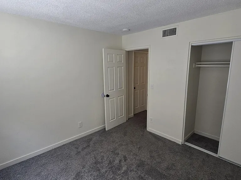 1447 N 53rd Dr — Photo 24