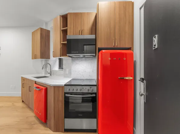 190 Sixth Avenue image 1 of 13