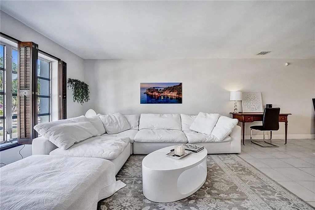Las Olas Villas — Photo 2