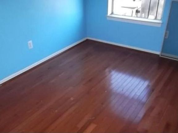 4th image of 1387 Reo Ave