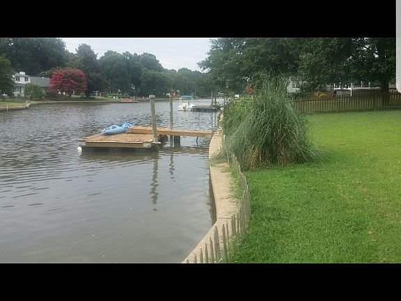 4th image of 304 Burgh Westra Dr