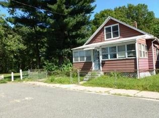 101 Penacook St, Springfield, MA 01104