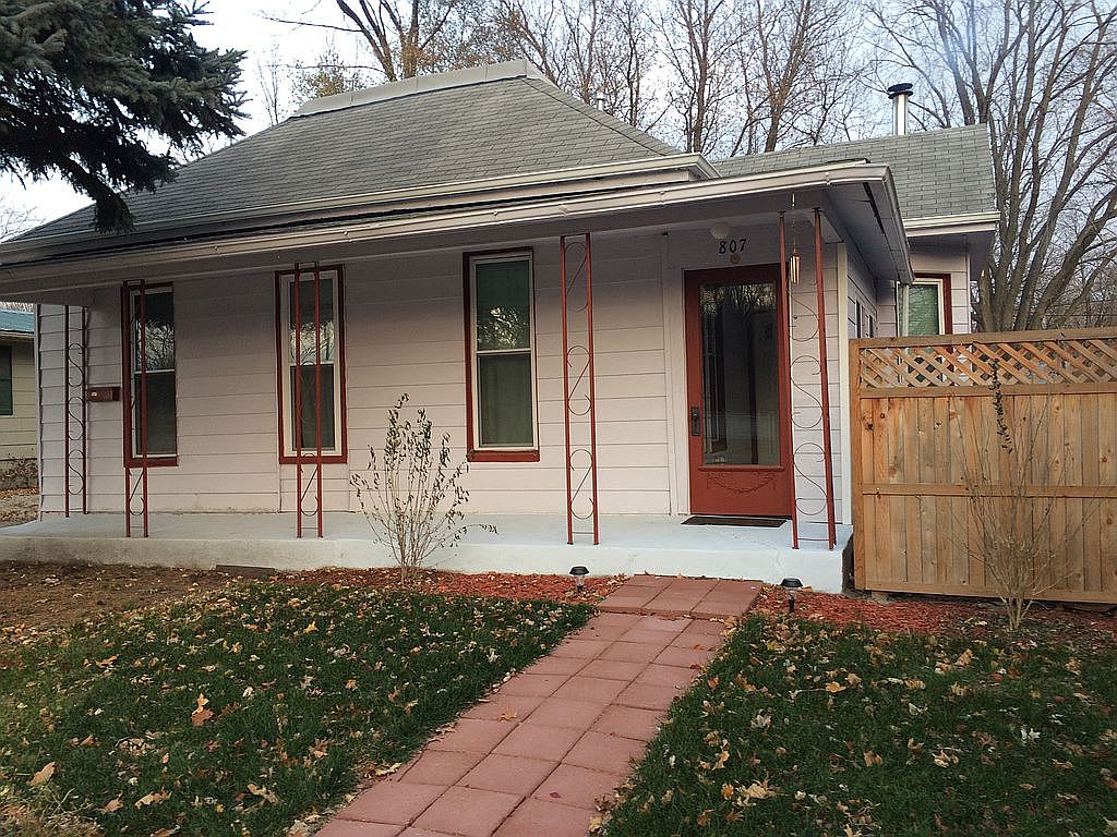 807 S 6th St, Fairfield, IA 52556 Zillow