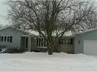 909 W 3rd St, Sumner, IA 50674