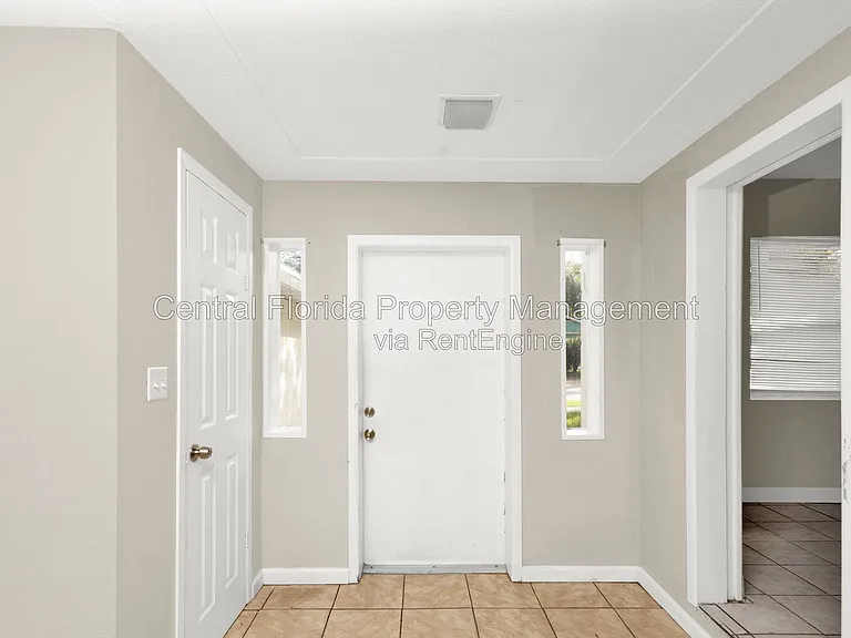 226 S Hill Ave — Photo 2