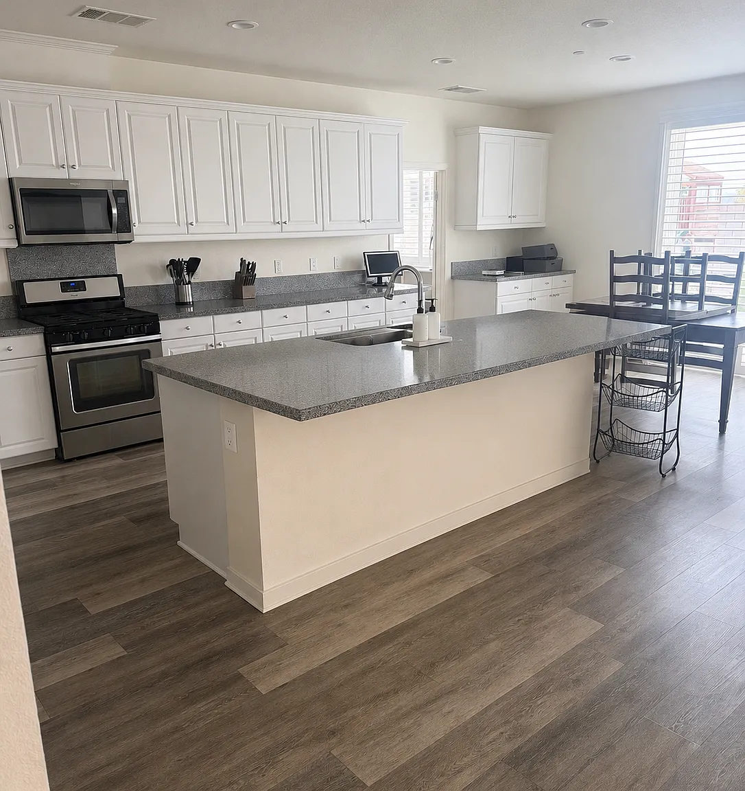 4 bed, 3050 sqft, $900 — Photo 3