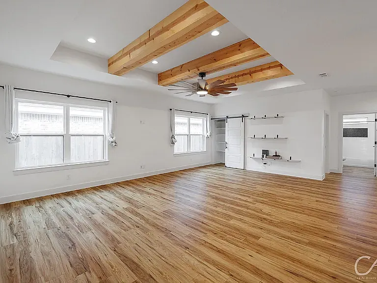 4 bed, 2070 sqft, $3,300 — Photo 3