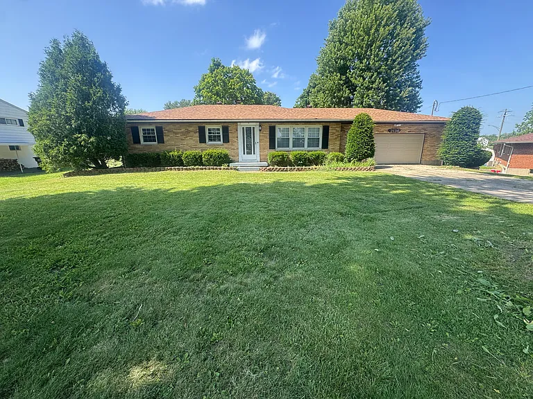 2136 Middletown Eaton Rd — Photo 1