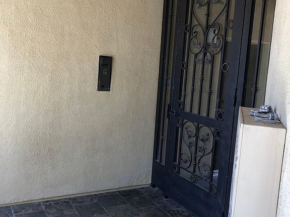 4th image of 5737 Camellia Ave