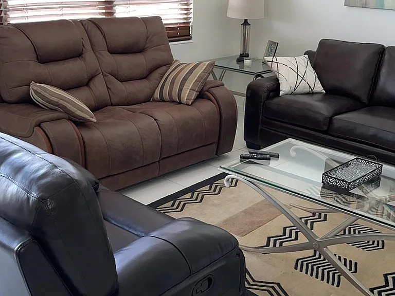 4014 Cornwall Dr E — Photo 2