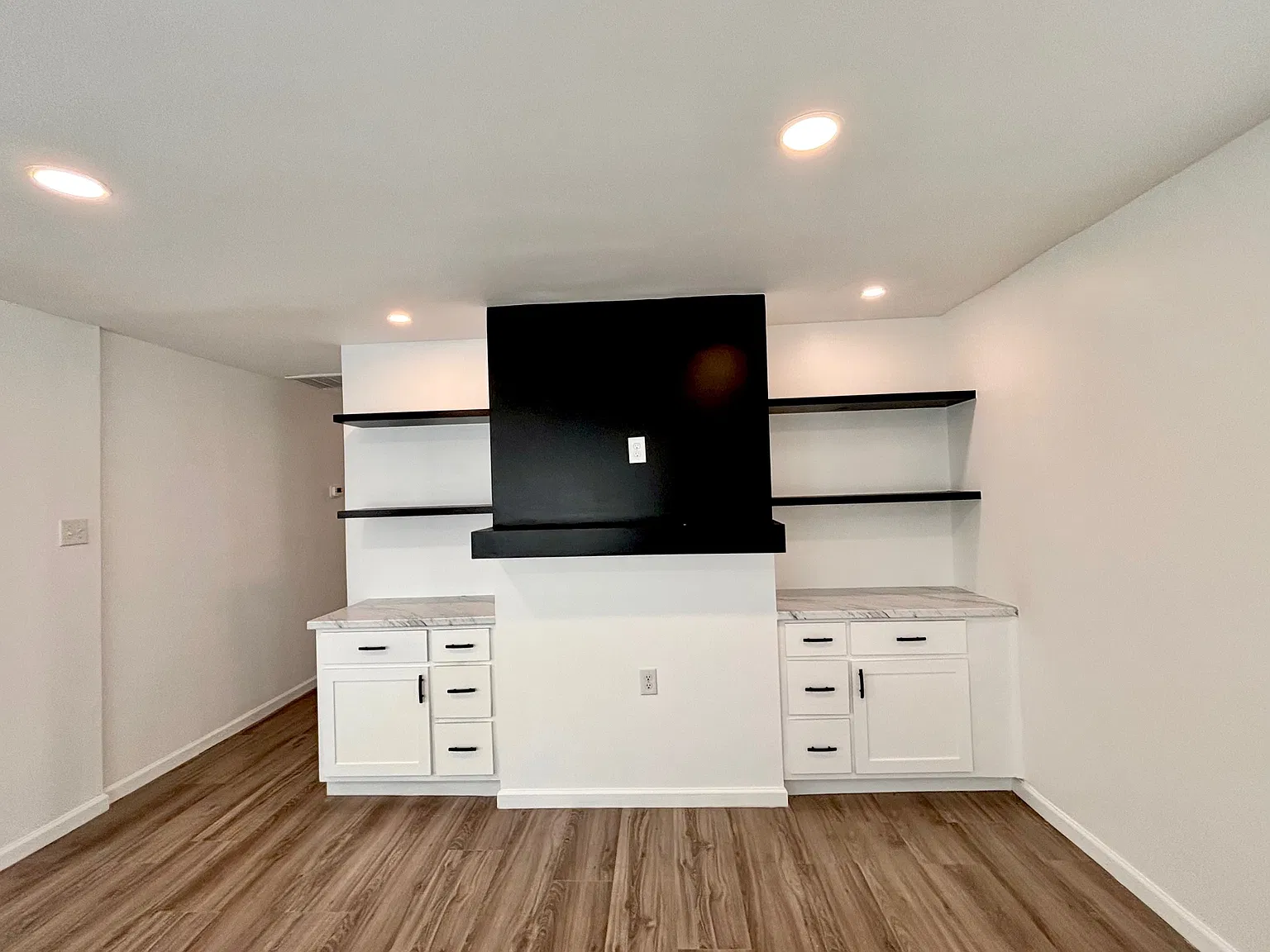 3 bed, 1.0 bath, 900 sqft, $1,100 — Photo 2
