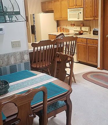 2nd image of 1655 Queens Gate Cir