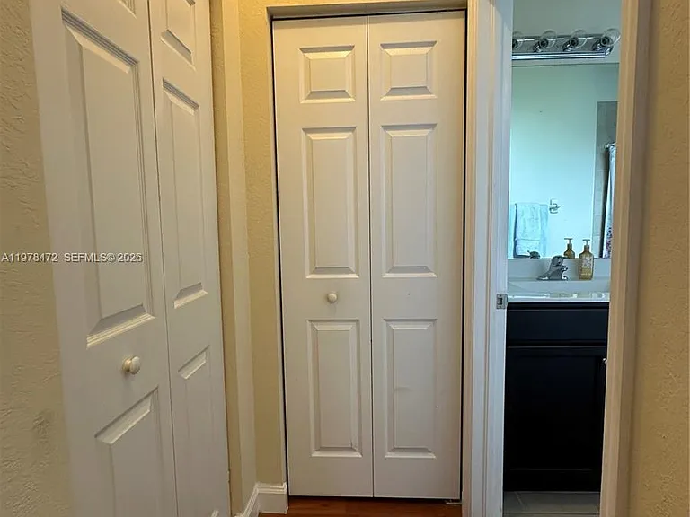 133 SE 28th Ter #8 — Photo 27