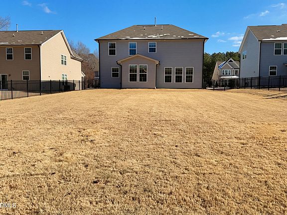 5th image of 30 Ashberry Ln