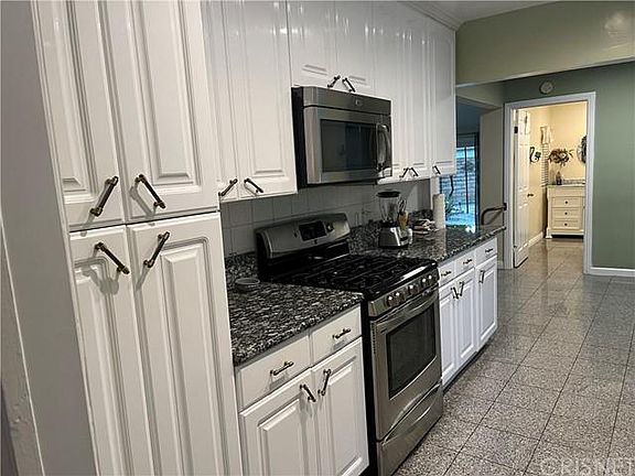 5th image of 7816 Amestoy Ave