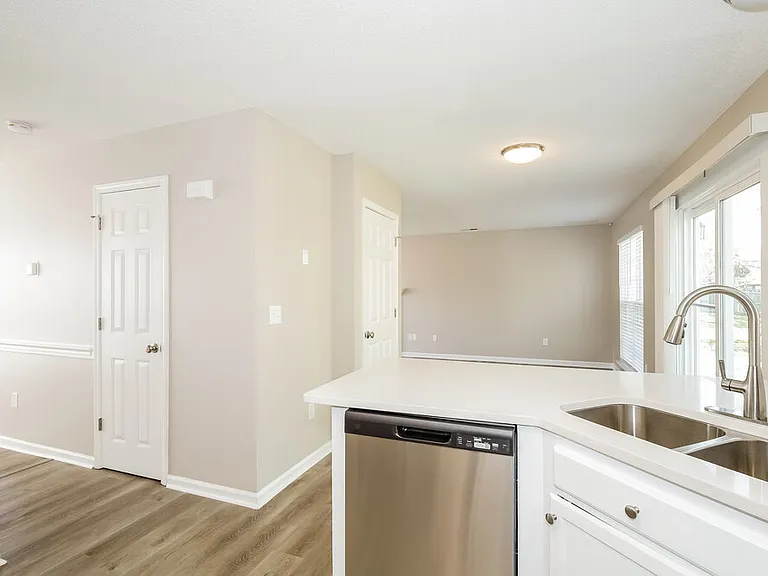6104 Brick Landing Dr — Photo 10
