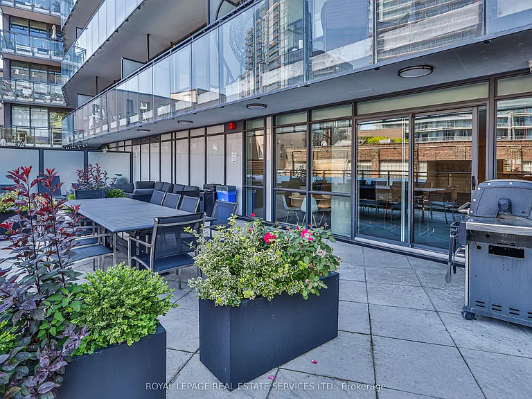 318 King St E #803 — Photo 22