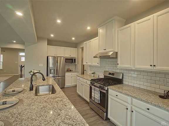 2nd image of 2140 Creswell Dr