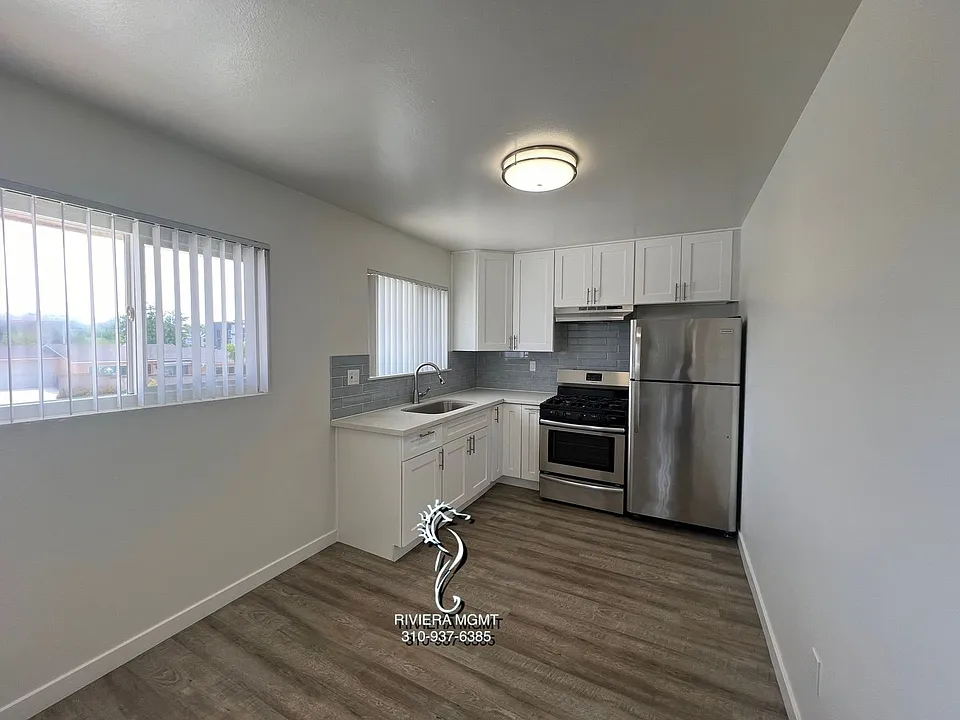 2706 Vanderbilt Ln