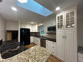 eat-in kitchen