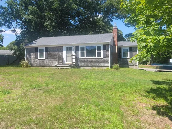 32 Chadwick Avenue, Hyannis, MA 02601