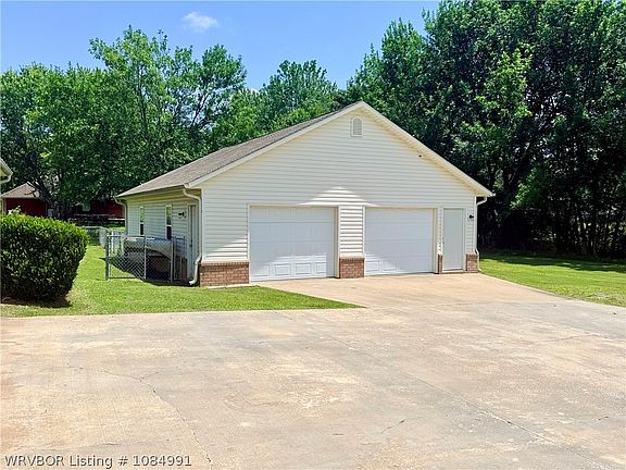 3rd image of 1500 Thistle Cir