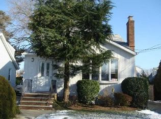 16 Cambridge St, Malverne, NY 11565