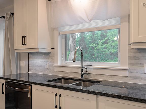 5th image of 114 Oakwood Dr