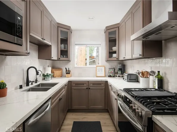 580 Saint Moritz Dr, Big Bear Lake, CA 92315