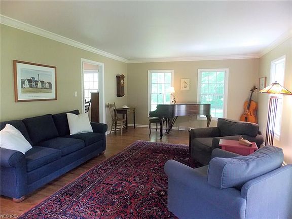 5th image of 2486 Victoria Pkwy