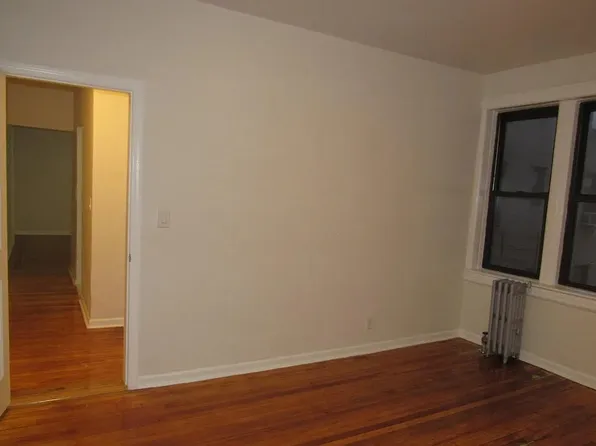 132-70 Sanford Avenue image 1 of 7