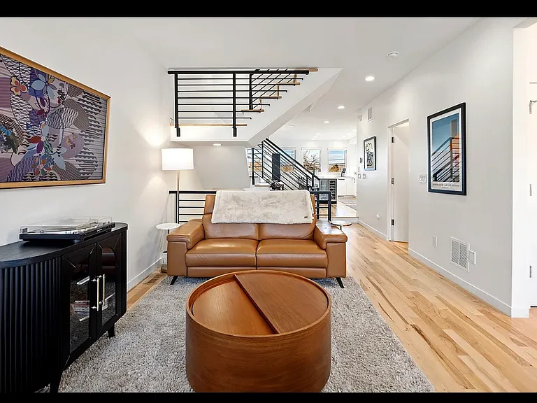 2543 S Sherman St — Photo 14