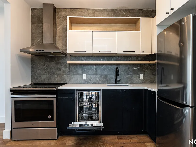 916 Bergen St #5N — Photo 12
