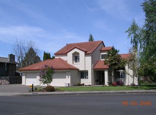 575 NW Queens Ct E, Hillsboro, OR