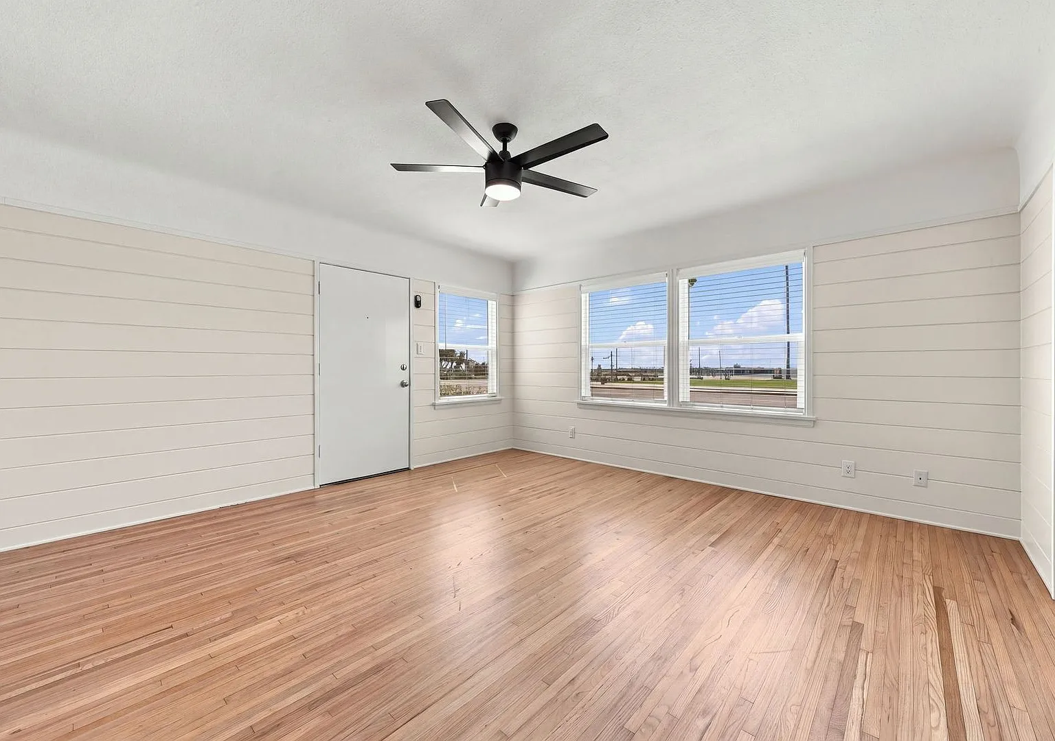 715 Ocean Avenue Seal Beach — Photo 3