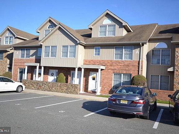 3rd image of 3001 E Chestnut Ave #C30